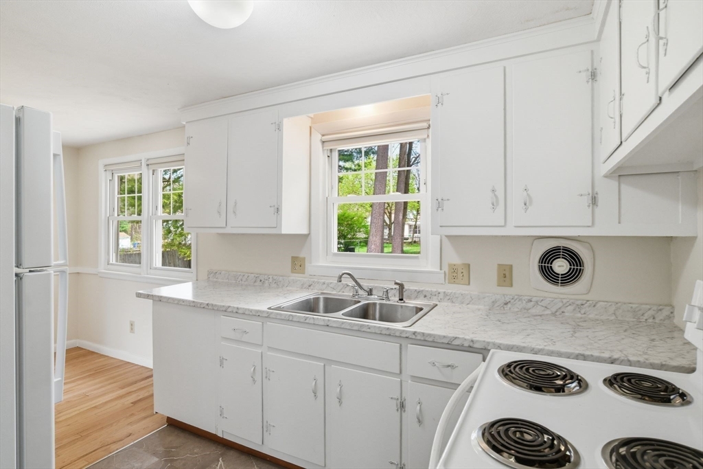 33 Overhill Drive Springfield, MA 01129 - Photo 5 of 31