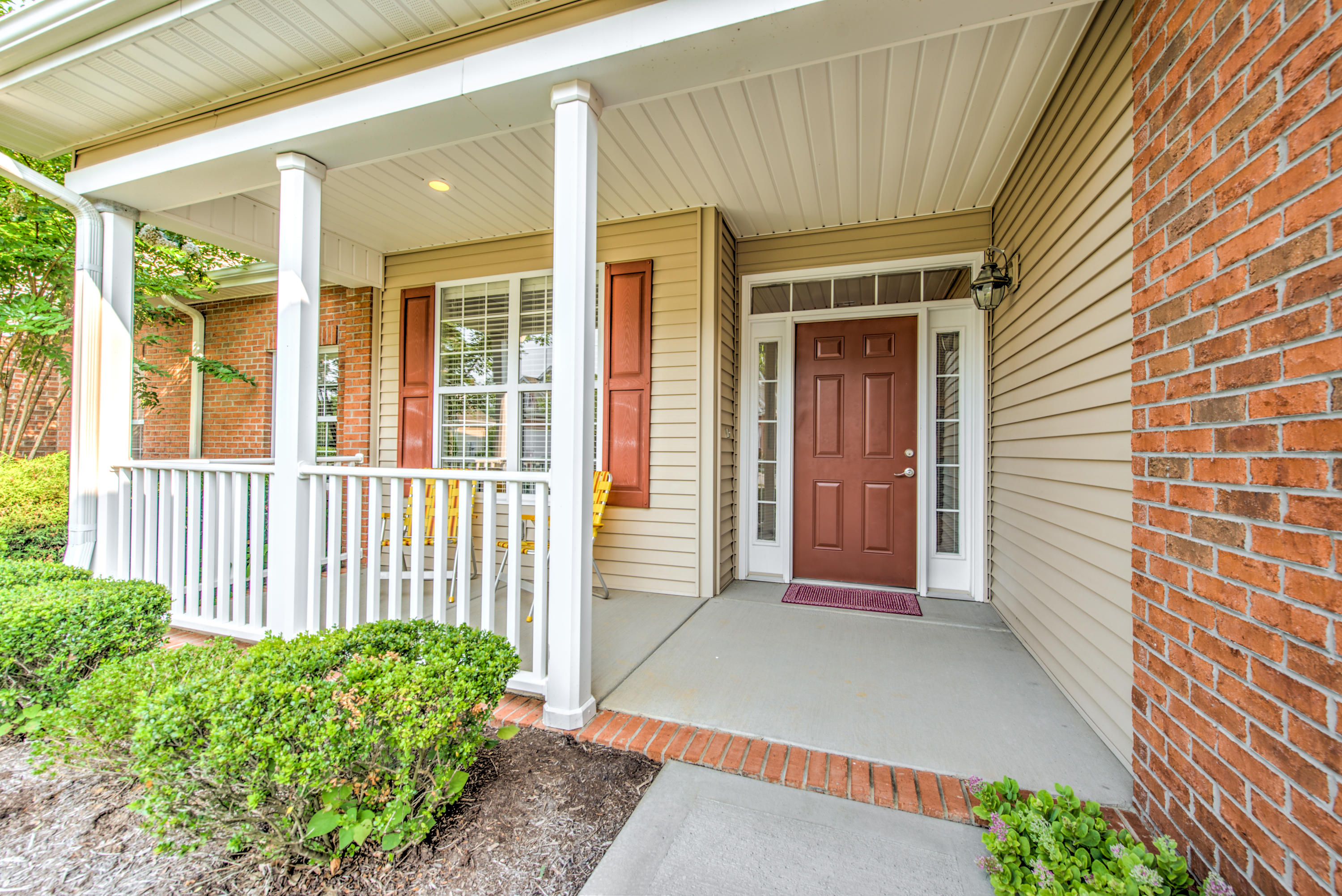 113 Devanshire Court Oak Ridge, TN 37830 - Photo 3 of 21 Front porch