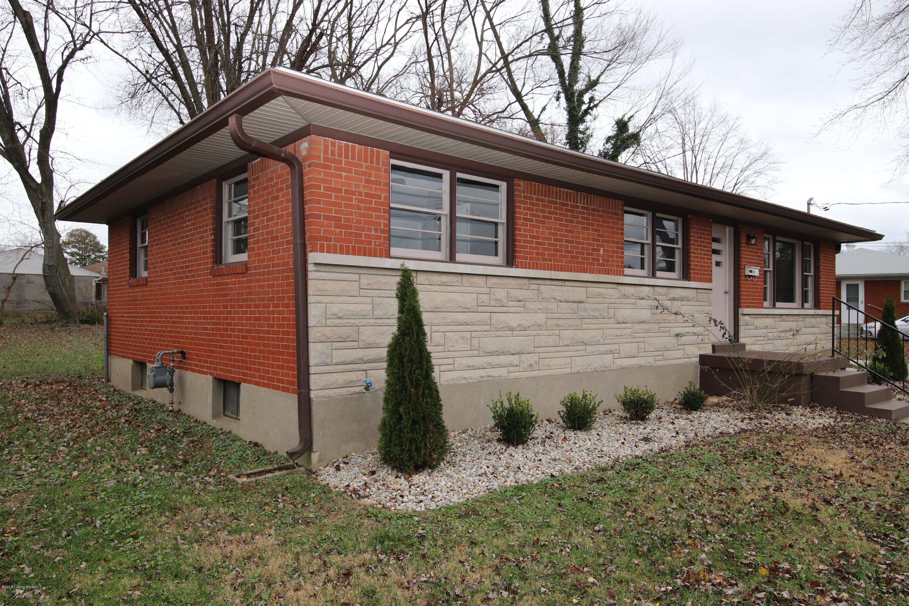 6346 Hunters Grove Road Louisville, KY 40216 - Photo 2 of 16 IMG_2845