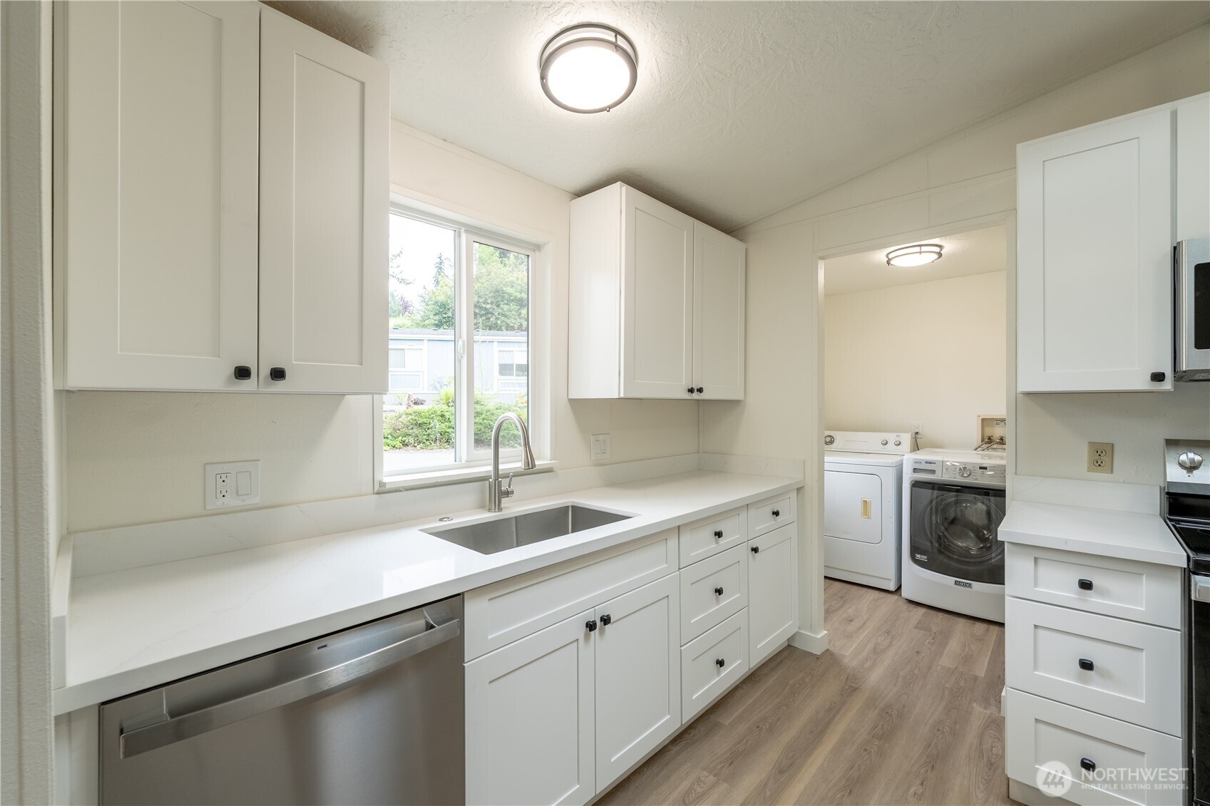 7701 Hardeson Road, Unit 52C Everett, WA 98203 - Photo 3 of 35
