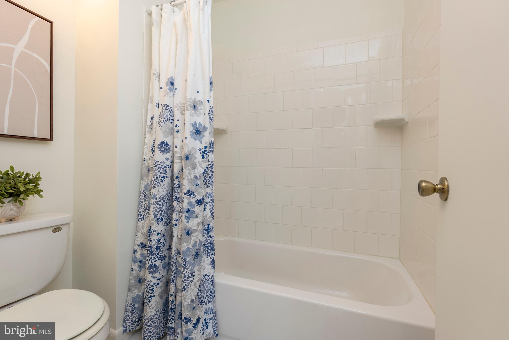 4304 Roland Springs Drive Baltimore, MD 21210 - Photo 25 of 51 Primary Bath