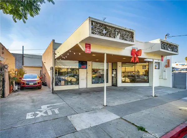 $999,000 | 11915 South Inglewood Avenue, Hawthorne, CA 90250