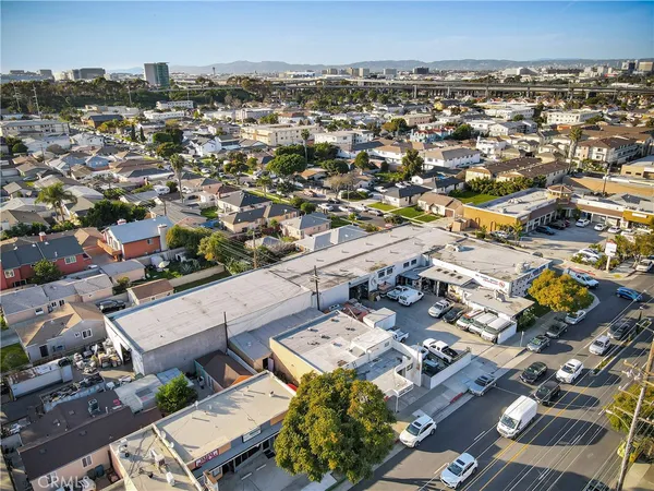 $999,000 | 11915 South Inglewood Avenue, Hawthorne, CA 90250