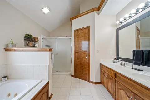 $405,000 | 9400 North Campbell Court, Kansas City, MO 64155