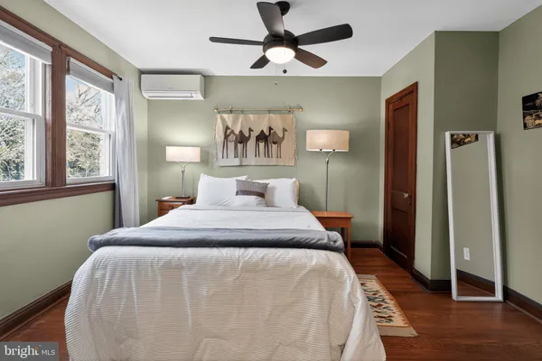 $4,400 | 32 Farragut Place Northwest, Unit (FURNISHED), Washington, DC 20011