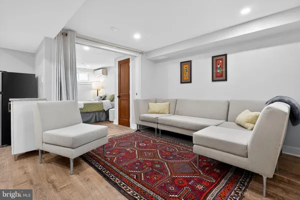 $4,400 | 32 Farragut Place Northwest, Unit (FURNISHED), Washington, DC 20011