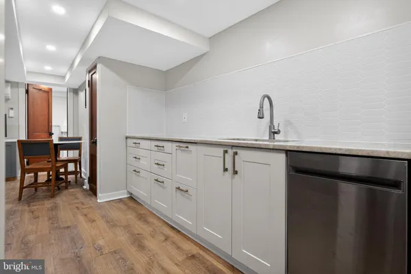 $4,400 | 32 Farragut Place Northwest, Unit (FURNISHED), Washington, DC 20011