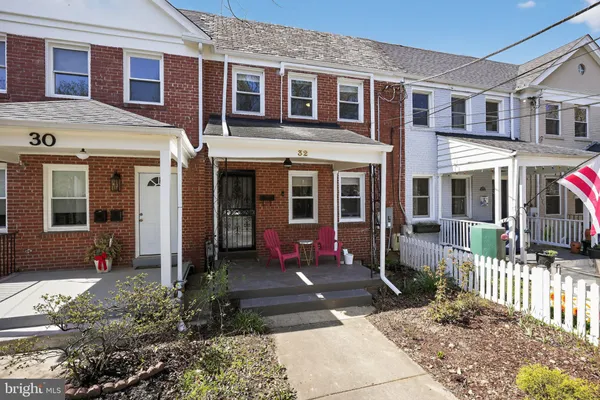 $4,400 | 32 Farragut Place Northwest, Unit (FURNISHED), Washington, DC 20011