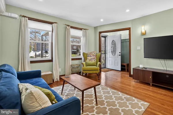 $4,400 | 32 Farragut Place Northwest, Unit (FURNISHED), Washington, DC 20011