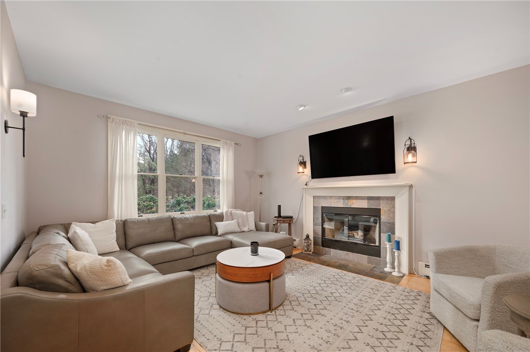 376 Hill Street Coventry, RI 02816 - Photo 3 of 34