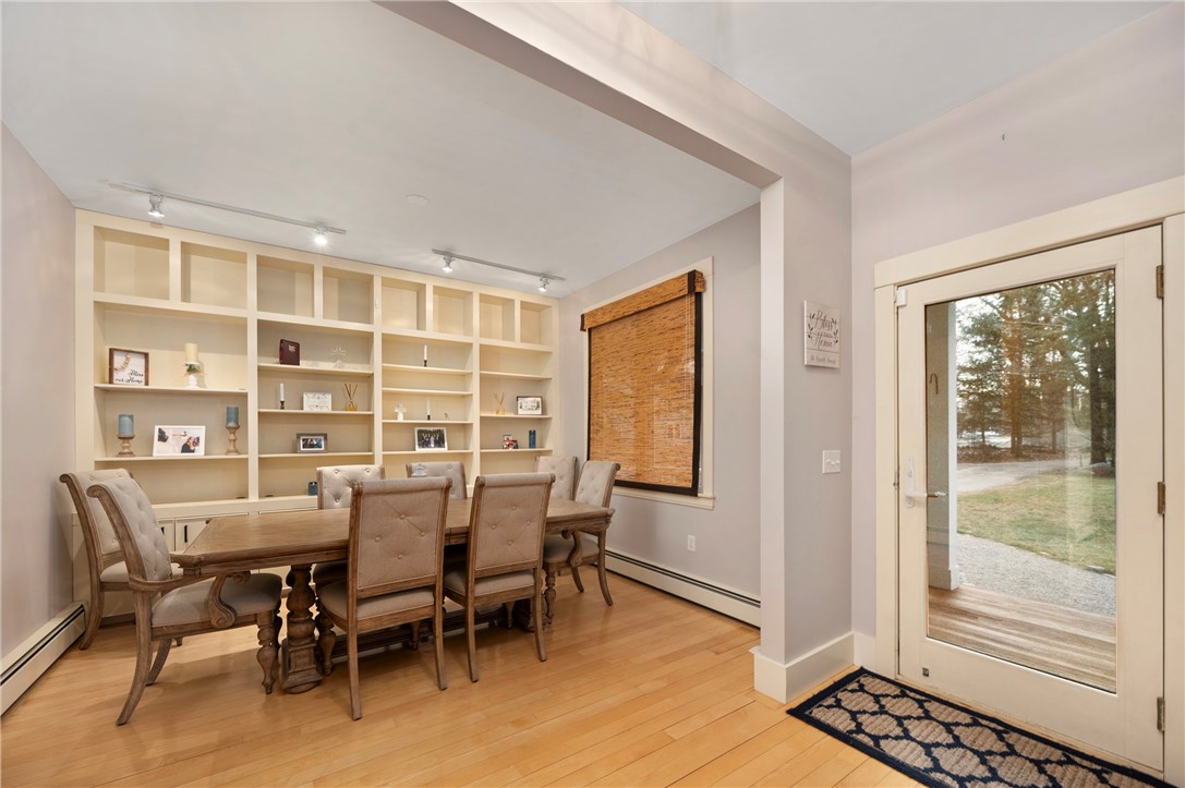 376 Hill Street Coventry, RI 02816 - Photo 5 of 34