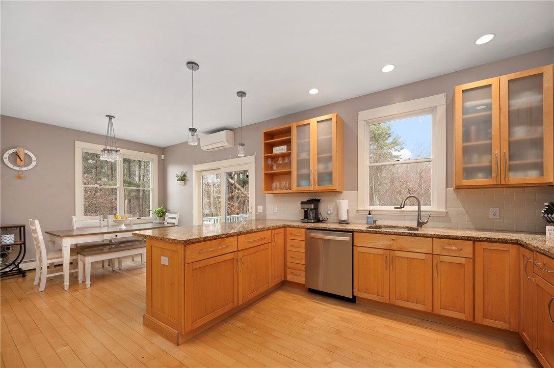 376 Hill Street Coventry, RI 02816 - Photo 10 of 34