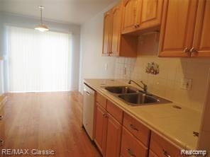 42506 Saratoga Road Canton, MI 48187 - Photo 17 of 32