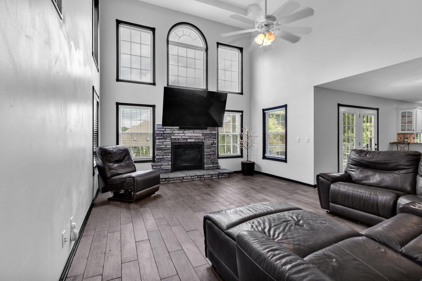 219 Foxcroft Road Mansfield, OH 44904 - Photo 7 of 36 2-story great room