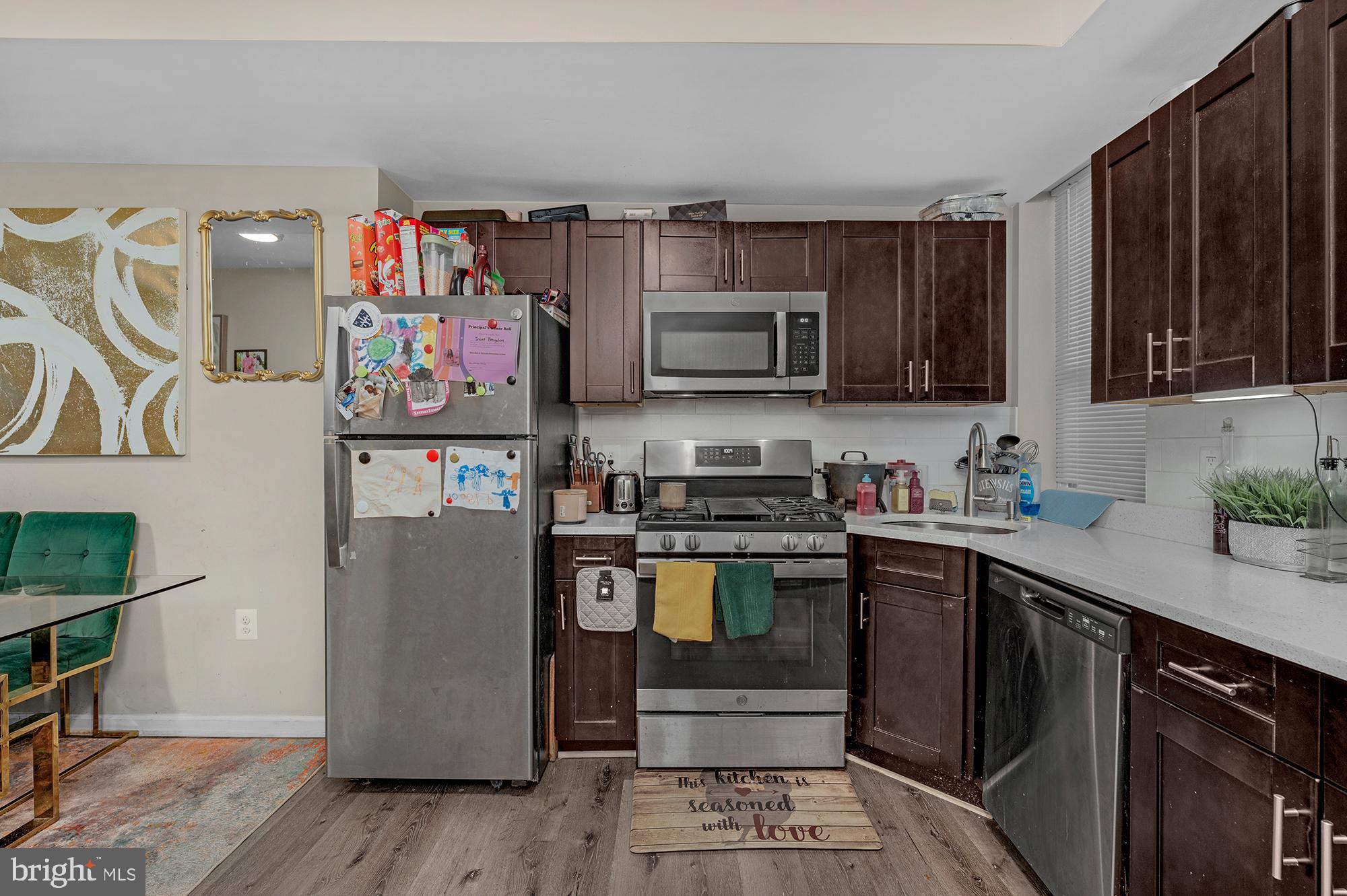 962 North Franklintown Road Baltimore, MD 21216 - Photo 11 of 19 Stainless steel appliances