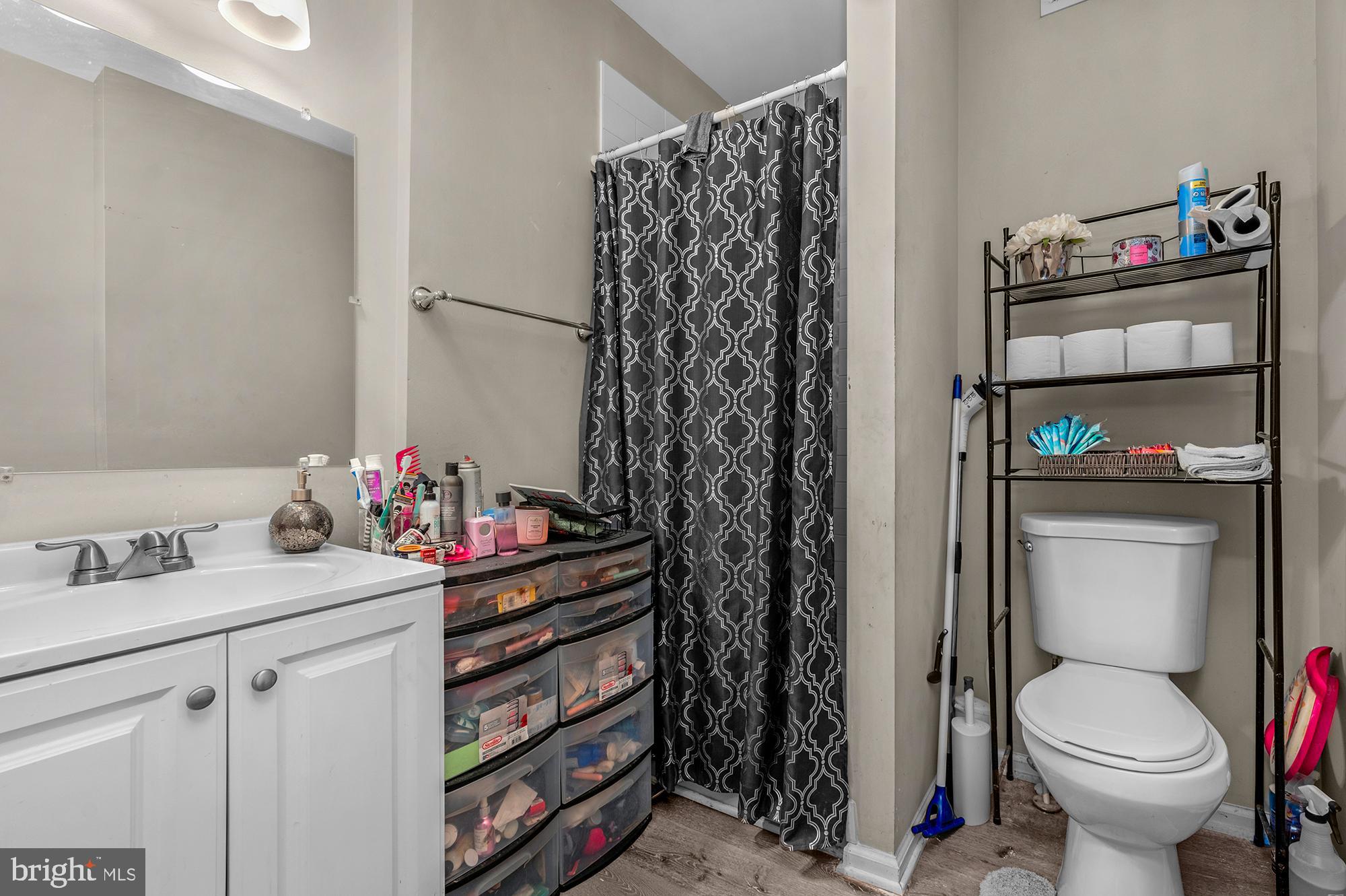 962 North Franklintown Road Baltimore, MD 21216 - Photo 14 of 19 En suite bathroom in primary suite