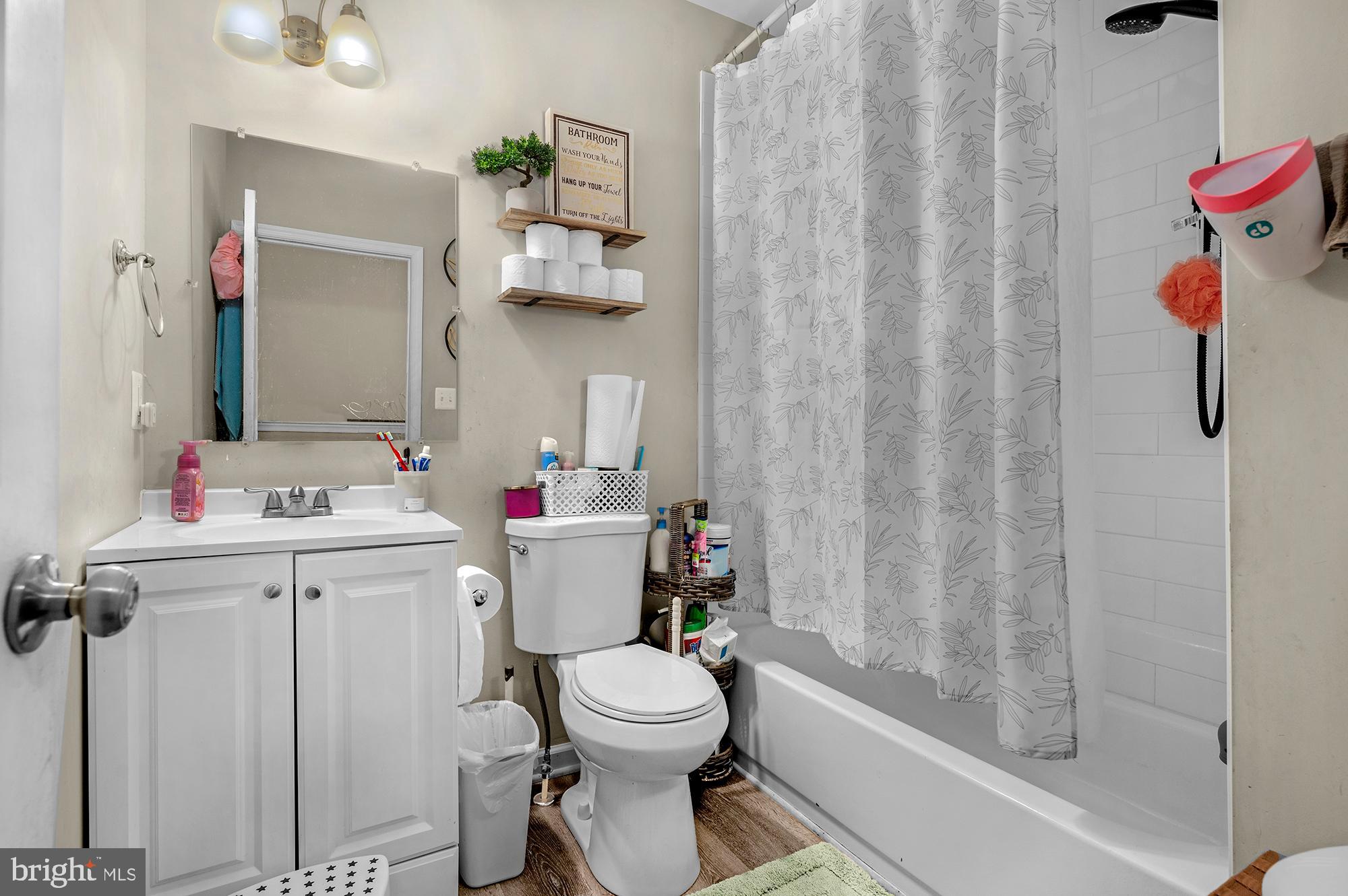 962 North Franklintown Road Baltimore, MD 21216 - Photo 16 of 19 Second full bathroom
