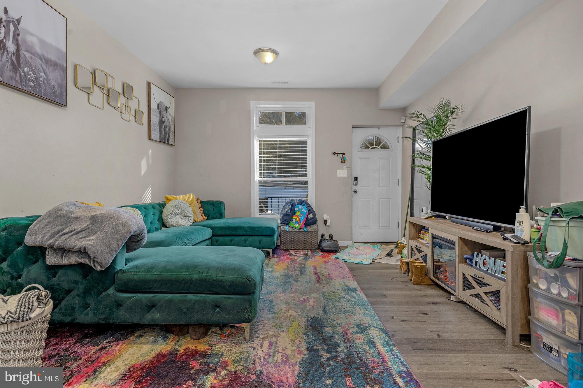 962 North Franklintown Road Baltimore, MD 21216 - Photo 5 of 19 Bright open living room