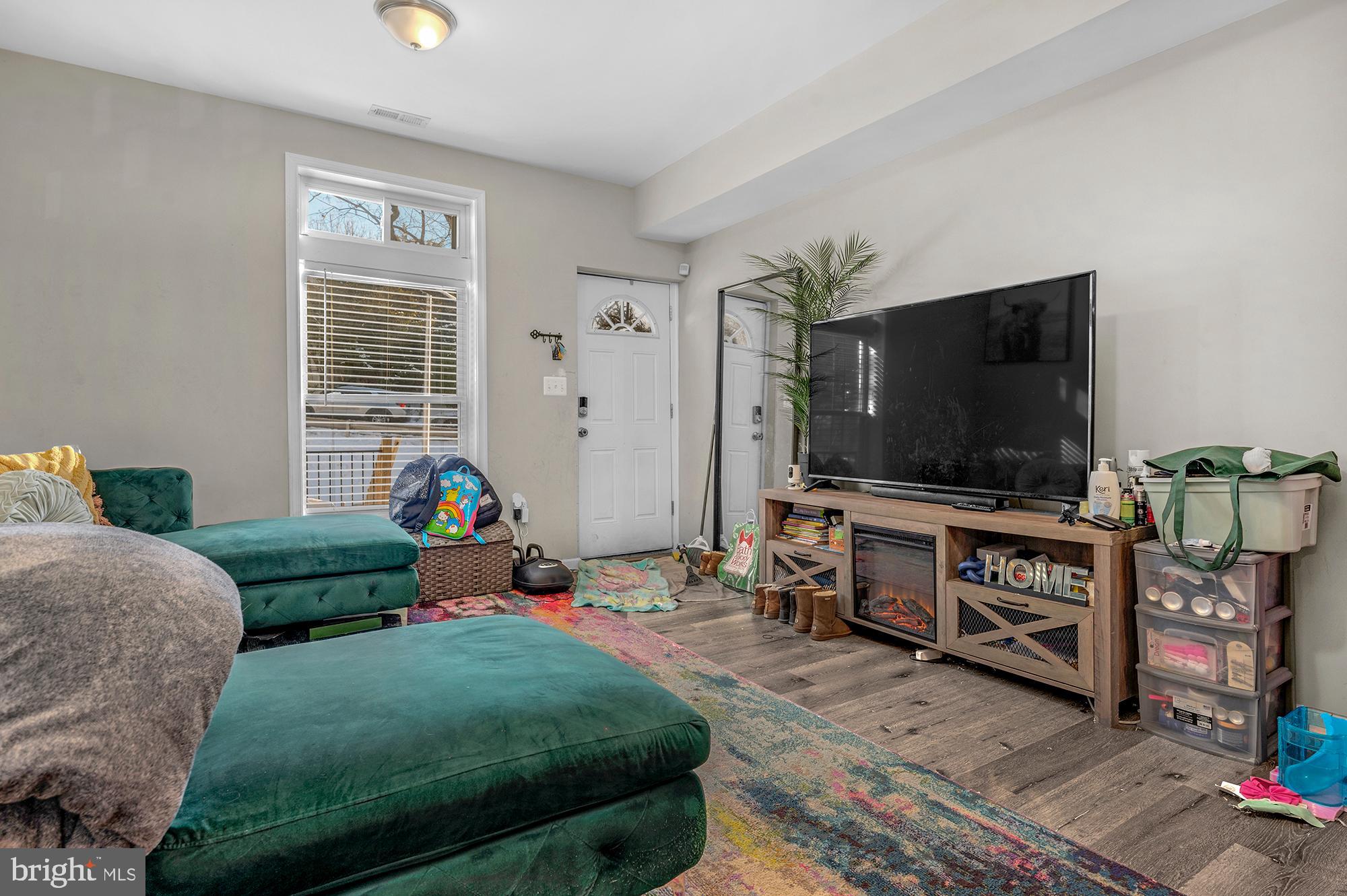 962 North Franklintown Road Baltimore, MD 21216 - Photo 6 of 19 Very spacious living room