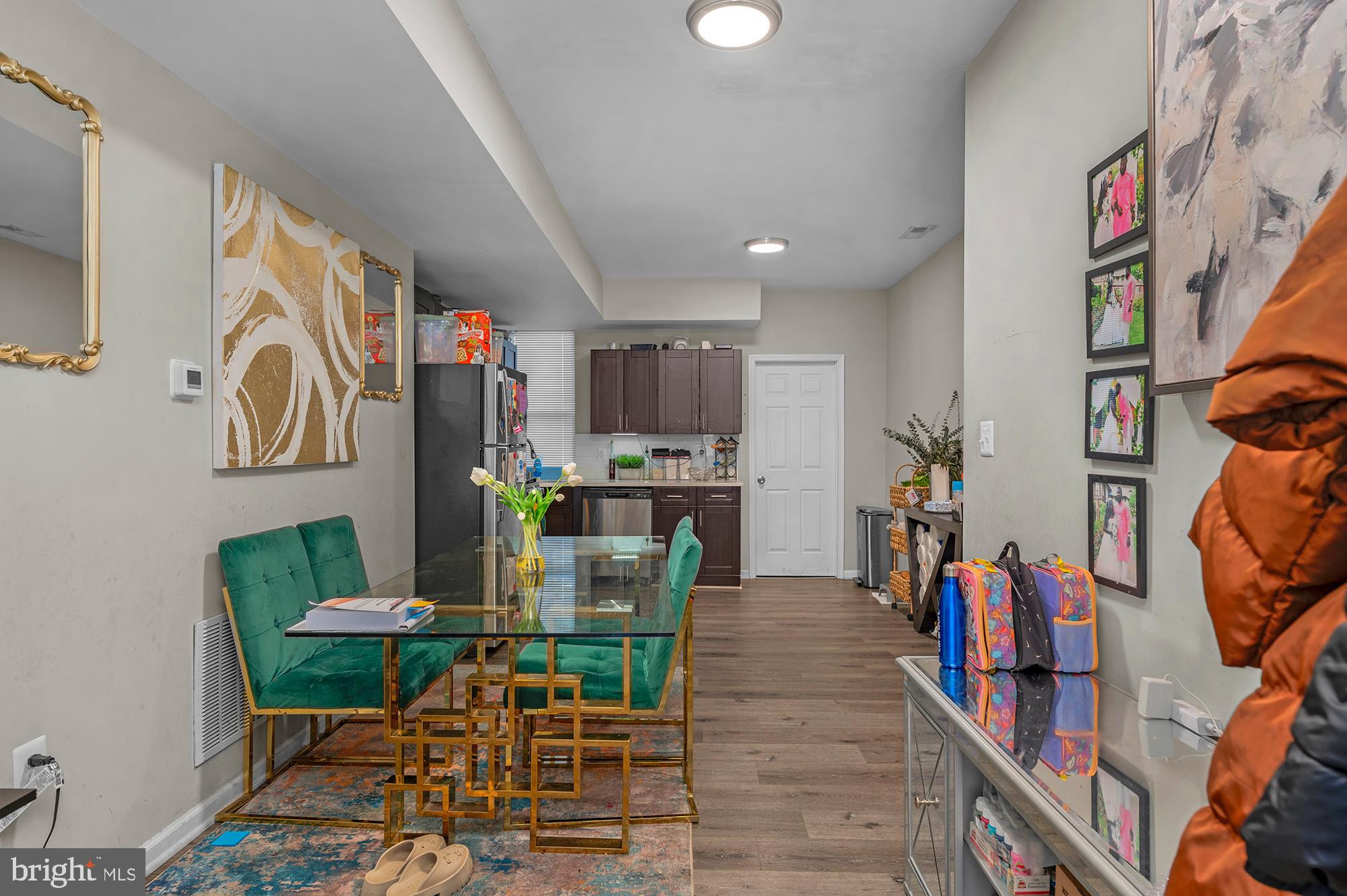 962 North Franklintown Road Baltimore, MD 21216 - Photo 8 of 19 Dining area