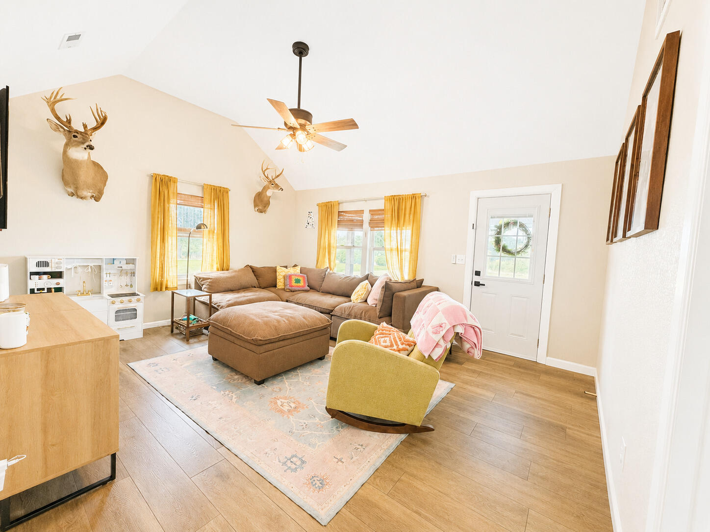 772 Plainview Road Anderson, MO 64831 - Photo 17 of 29 LivingRoom3