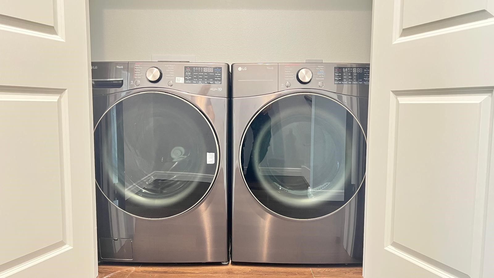4922 Dalhart Dr Spring Spring, TX 77379 - Photo 19 of 33 a utility room with dryer and washer
