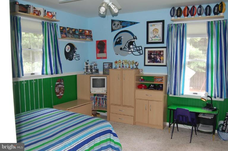 5313 Kerger Road Ellicott City, MD 21043 - Photo 11 of 24 2nd of 3 upper level bedrooms.