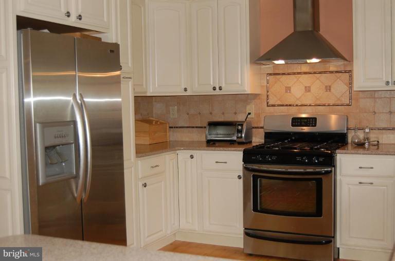 5313 Kerger Road Ellicott City, MD 21043 - Photo 18 of 24 Stainless appliances. Intricate tile work.