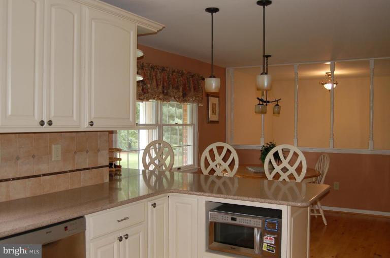 5313 Kerger Road Ellicott City, MD 21043 - Photo 19 of 24 Breakfast bar.