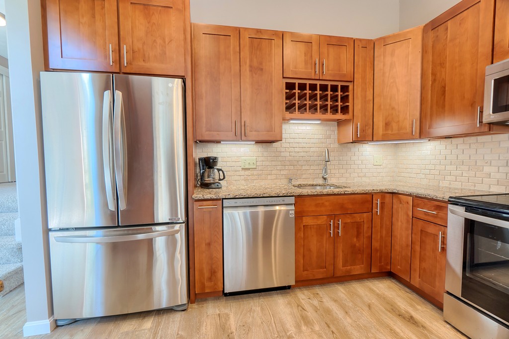 305 Ridgefield Circle, Unit E Clinton, MA 01510 - Photo 3 of 35