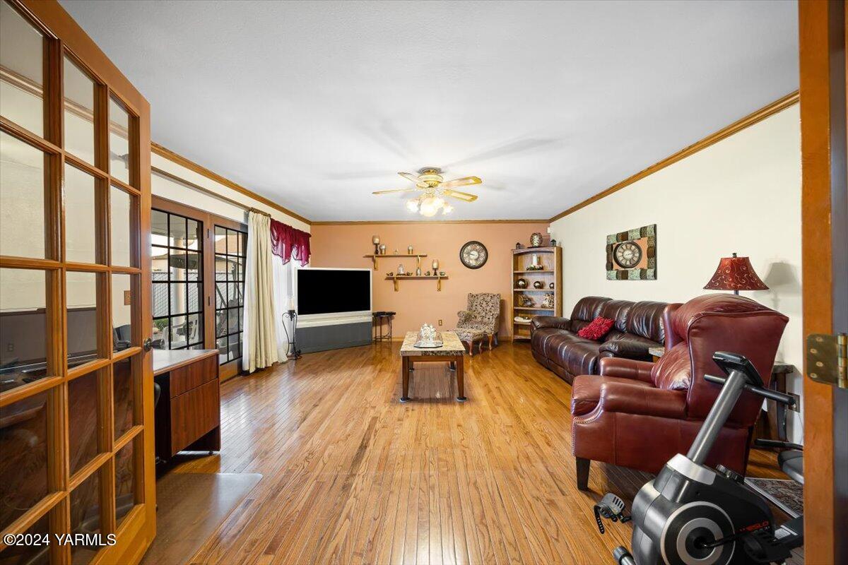 1802 Young Street Grandview, WA 98930 - Photo 18 of 31 a living room with furniture and wooden floor