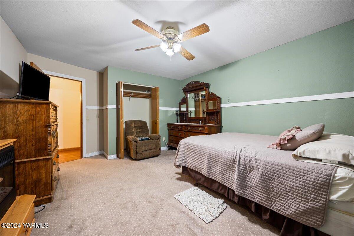 1802 Young Street Grandview, WA 98930 - Photo 27 of 31 a bedroom with a bed and dresser