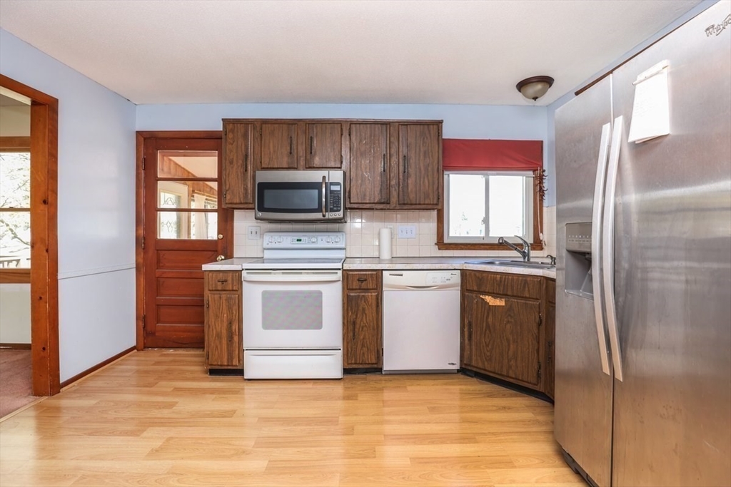 19 Longbow Road Danvers, MA 01923 - Photo 18 of 39 a kitchen with a refrigerator stove and microwave