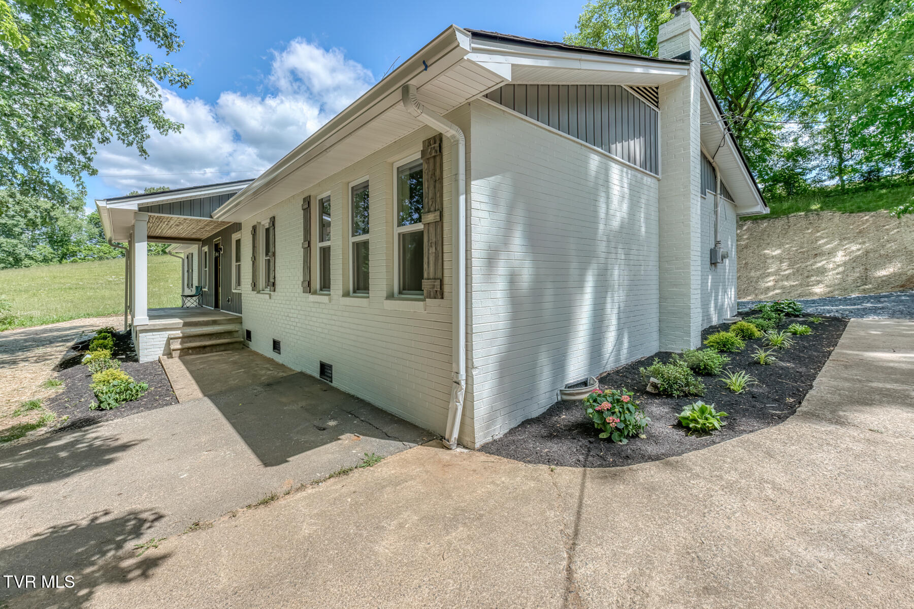 545 J A Hodge Road Piney Flats, TN 37686 - Photo 31 of 43 545 J A Hodge Rd-33