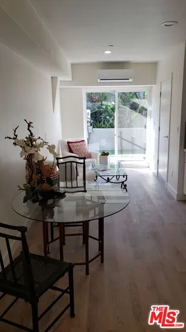 $1,350 | 2133 Carmona Avenue, Unit 2133 1/4, Los Angeles, CA 90016