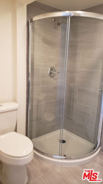 2133 Carmona Avenue, Unit 2133 1/4 Los Angeles, CA 90016 - Photo 8 of 10