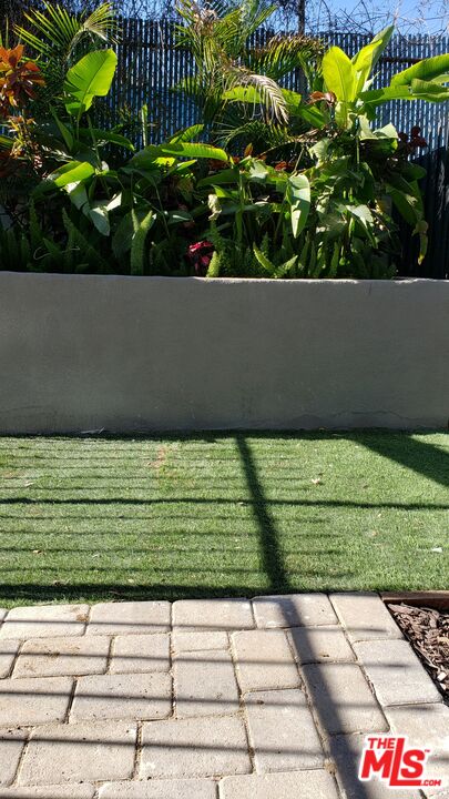 2133 Carmona Avenue, Unit 2133 1/4 Los Angeles, CA 90016 - Photo 10 of 10