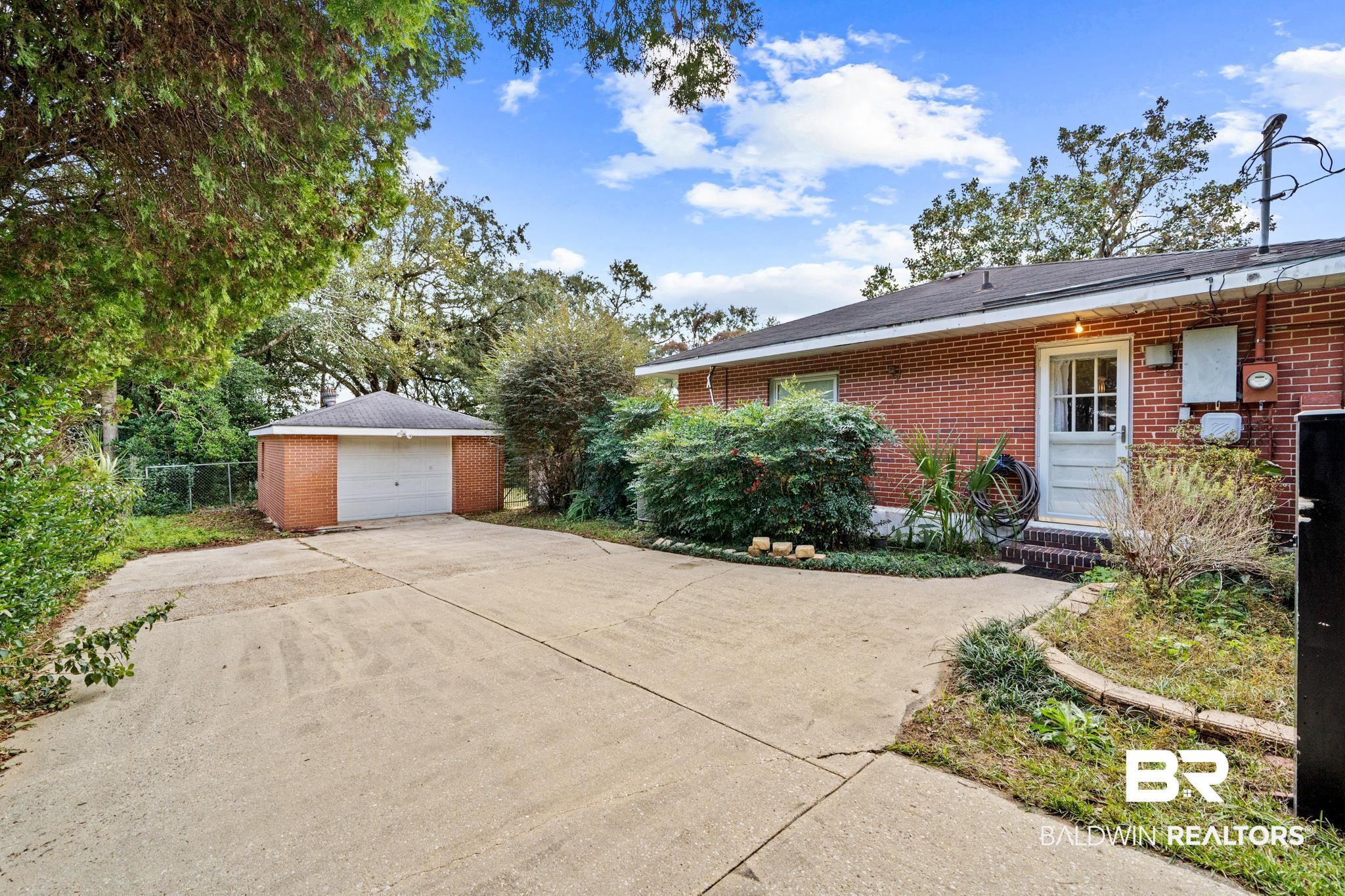 305 Wayne Place Mobile, AL 36609 - Photo 31 of 33