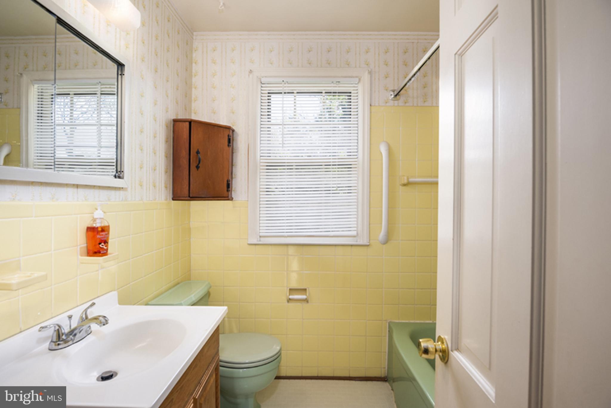 41 Ferncliff Road Newark, DE 19711 - Photo 13 of 22 Hall Full Bath