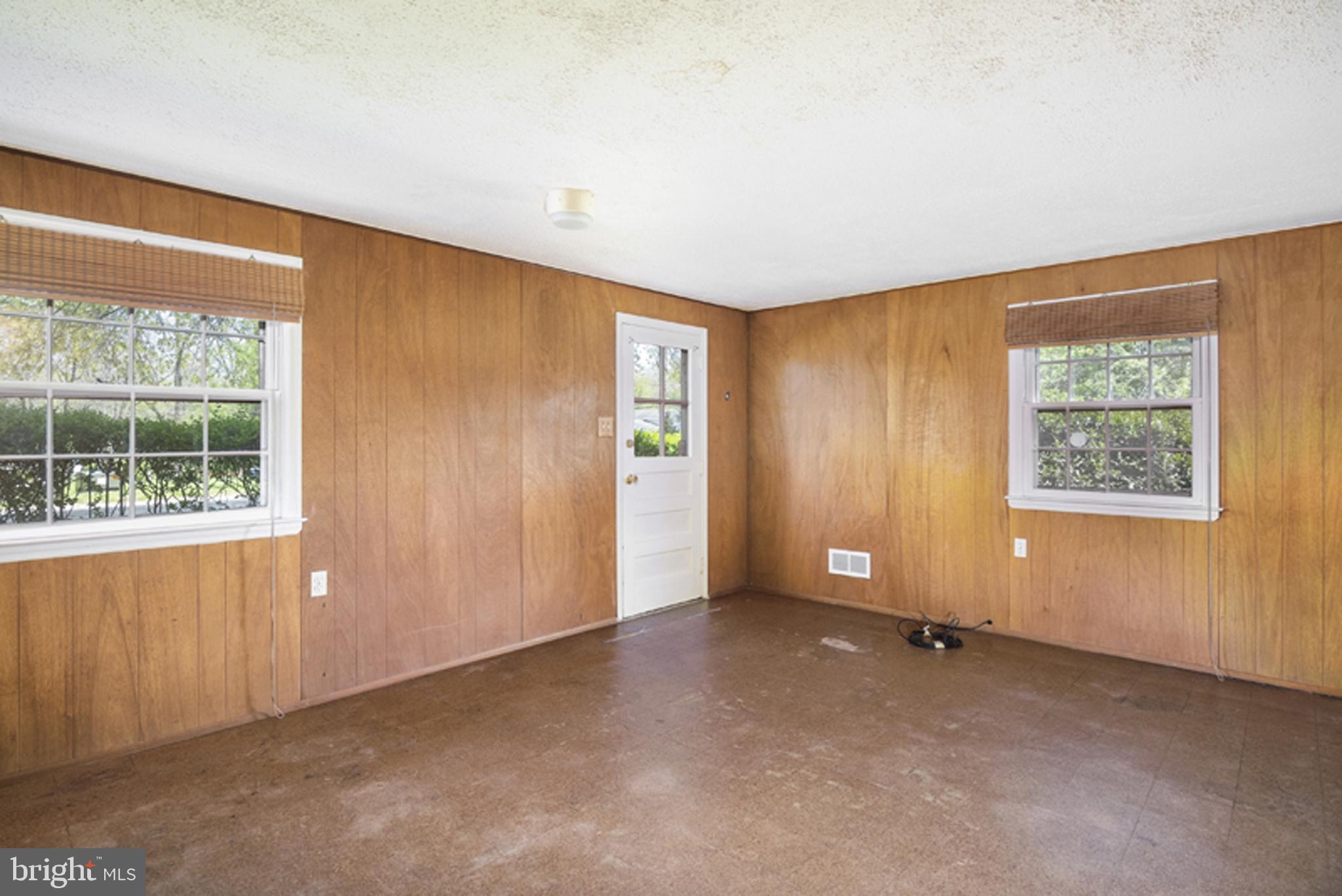 41 Ferncliff Road Newark, DE 19711 - Photo 16 of 22 Family Room has Outside Entrance