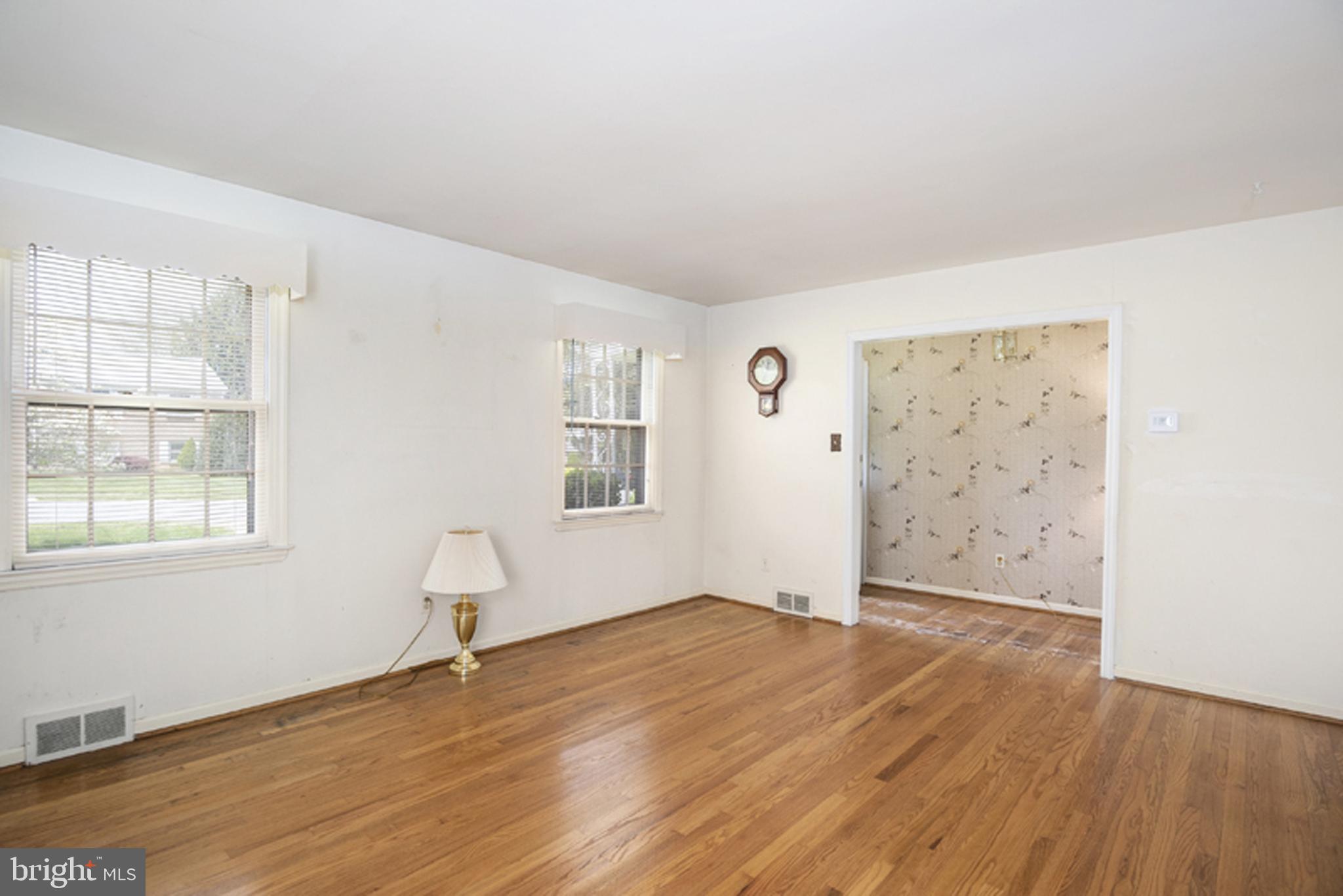 41 Ferncliff Road Newark, DE 19711 - Photo 4 of 22 Living Room, Hardwood