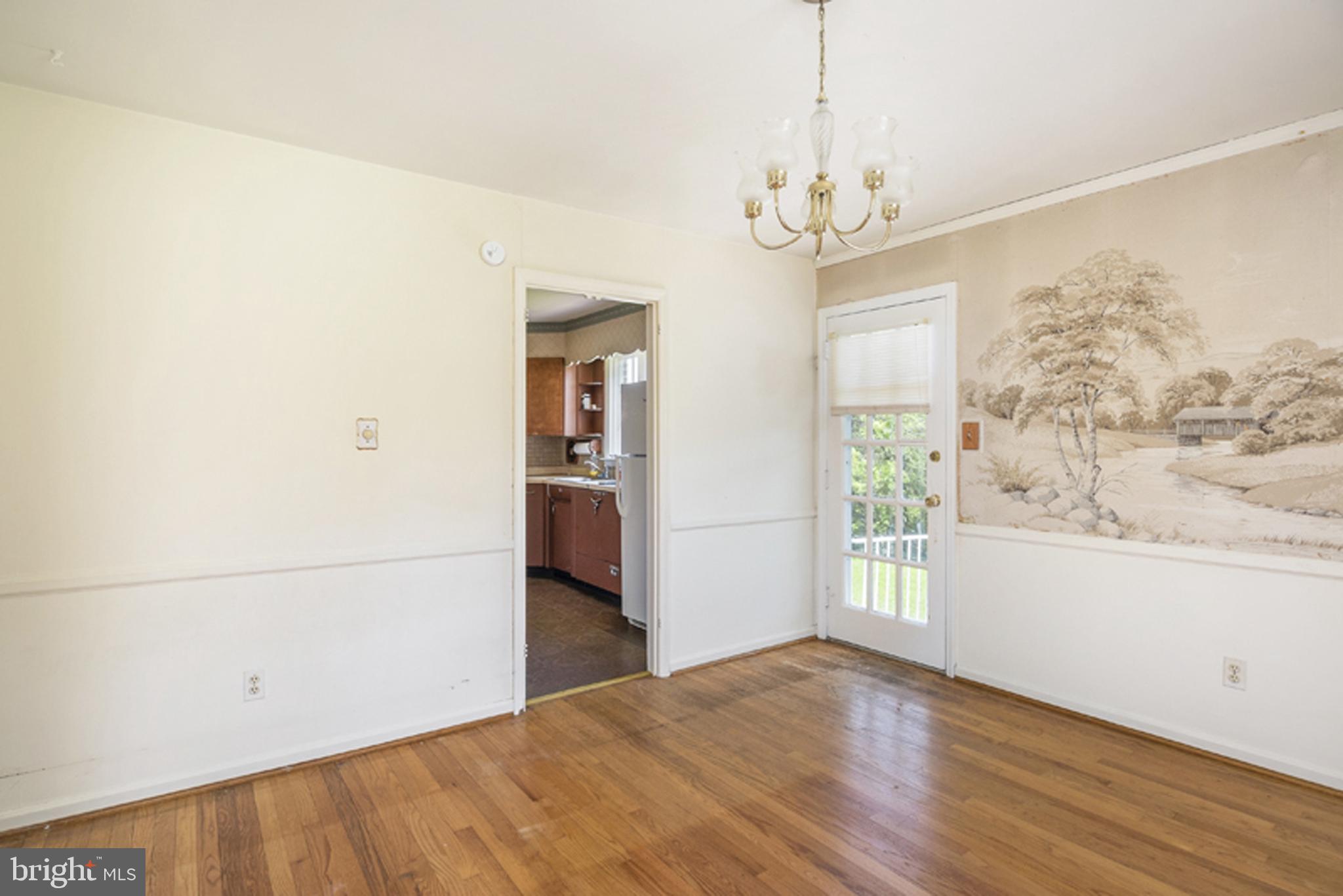 41 Ferncliff Road Newark, DE 19711 - Photo 5 of 22 Dining Room has Outside Entrance