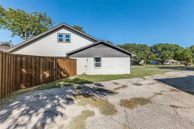 $3,300 | 9631 Liptonshire Drive, Dallas, TX 75238
