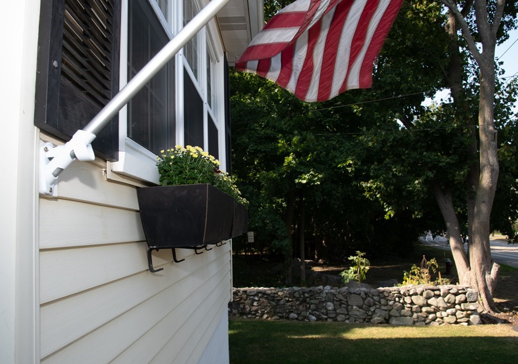 1045 Brook Road Milton, MA 02186 - Photo 4 of 40