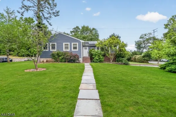 $935,000 | 2 Country Club Court, Livingston, NJ 07039