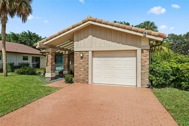 $595,000 | 19654 Back 9 Drive, Boca Raton, FL 33498