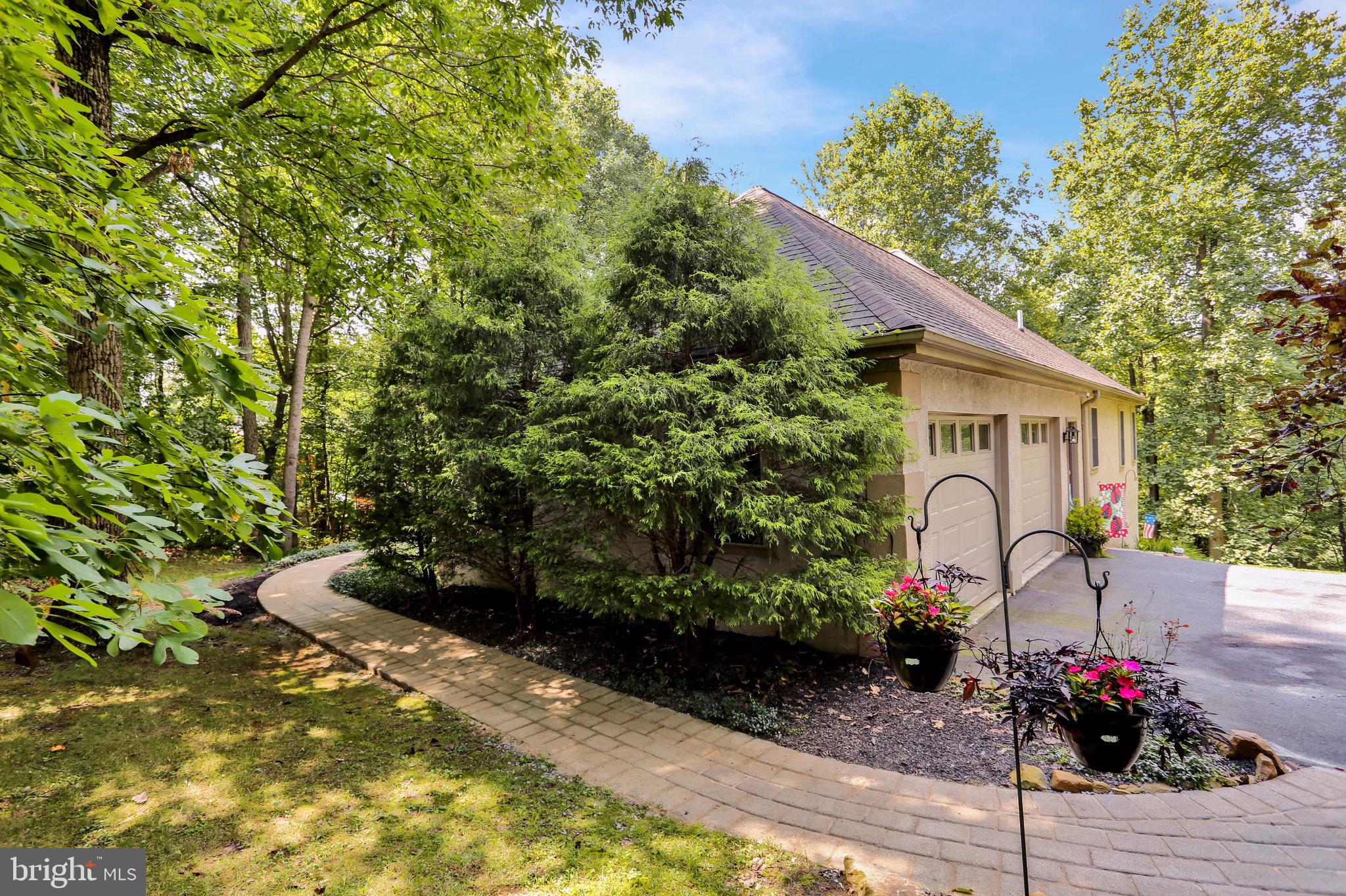 136 Red Well Road New Holland, PA 17557 - Photo 5 of 37 Gallery Image 5