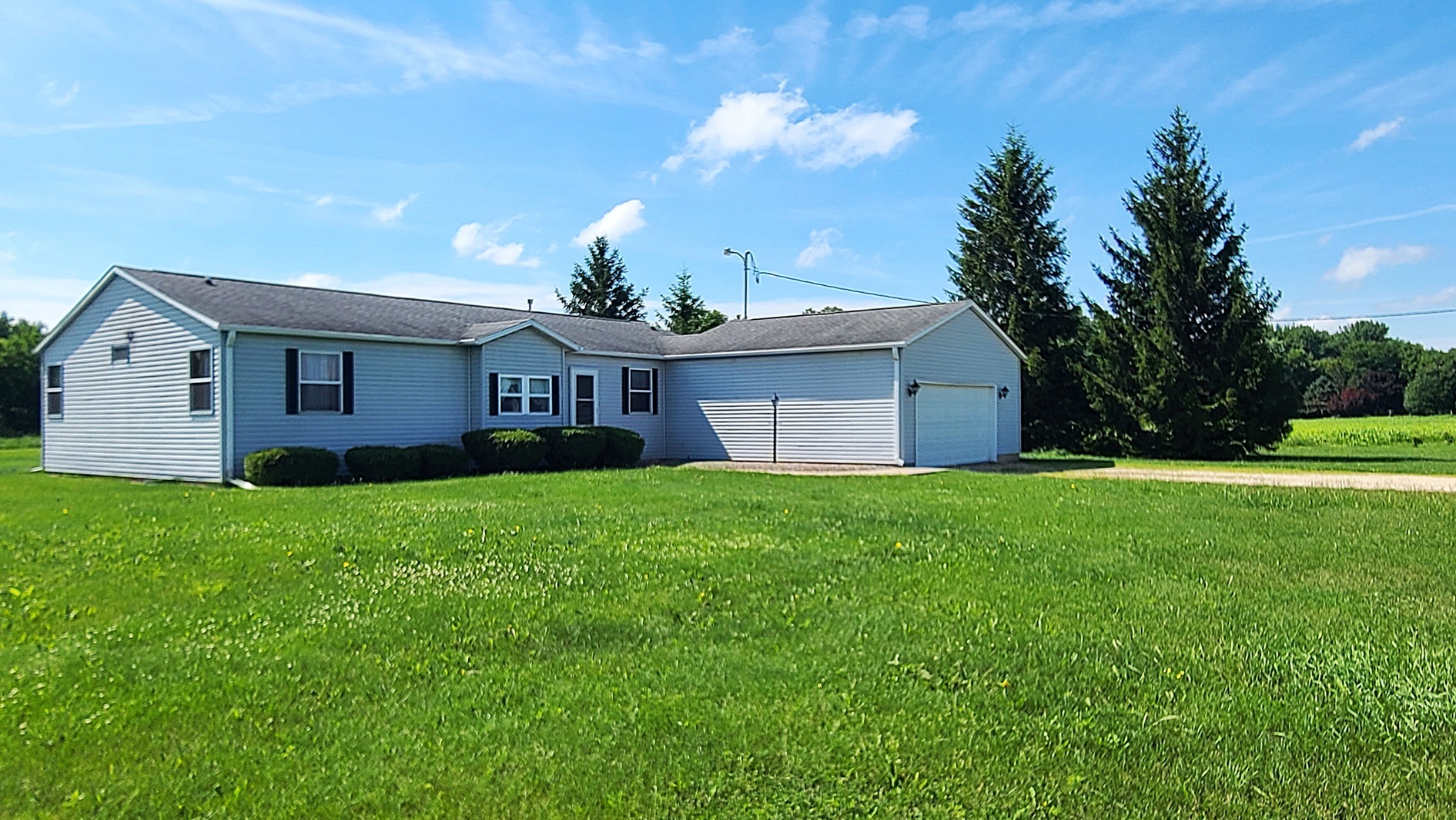 9830 Yorktown Road Lyndon, IL 61261 - Photo 2 of 36
