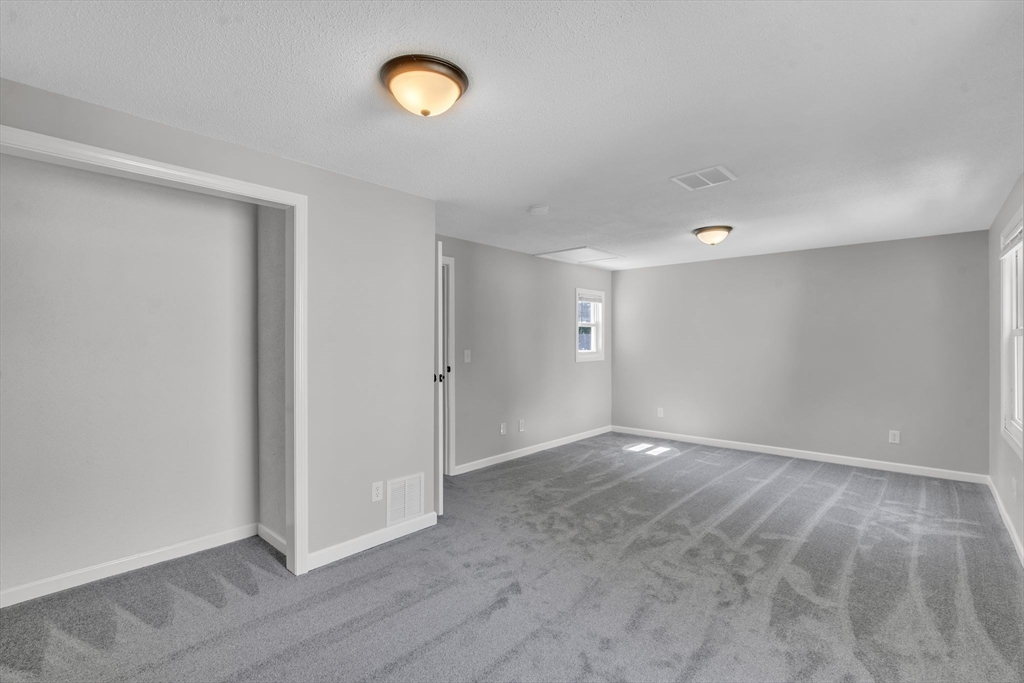 52 Bairdcrest Road Springfield, MA 01118 - Photo 17 of 26