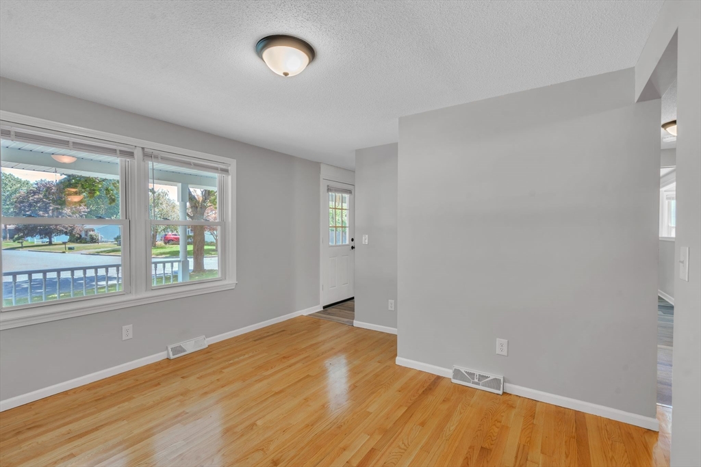 52 Bairdcrest Road Springfield, MA 01118 - Photo 9 of 26